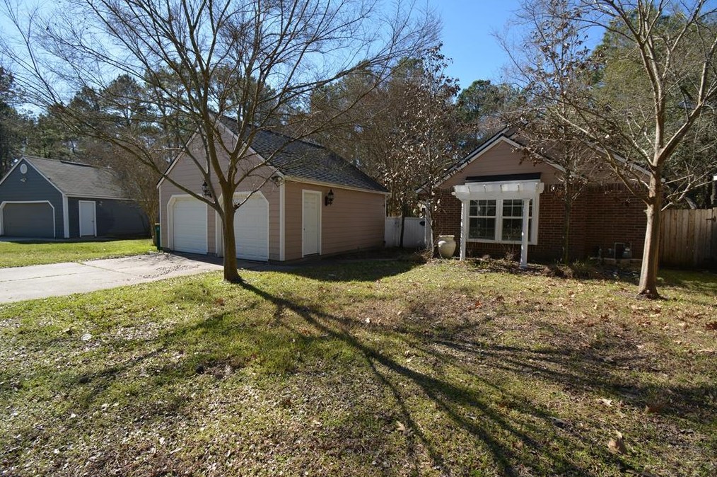 110 W High Oaks Cir, Spring, TX 77380
