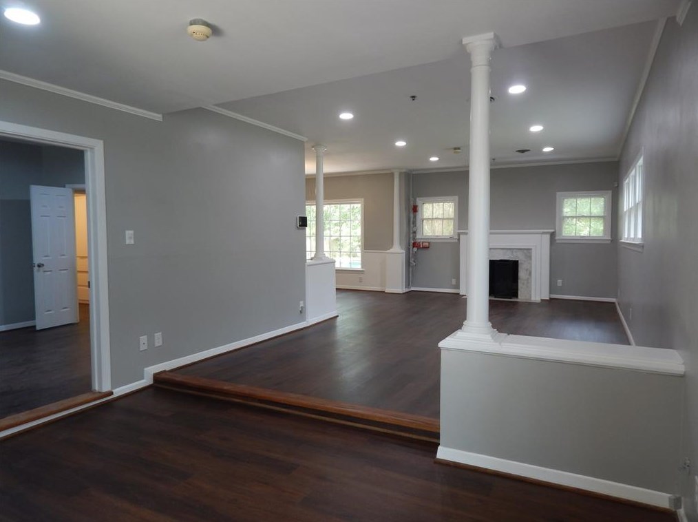1207 N Thompson St #a, Conroe, TX 77301