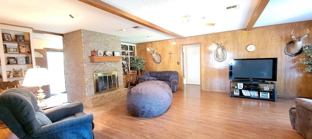 112 San Bernard St, Bay City, TX 77414-2134
