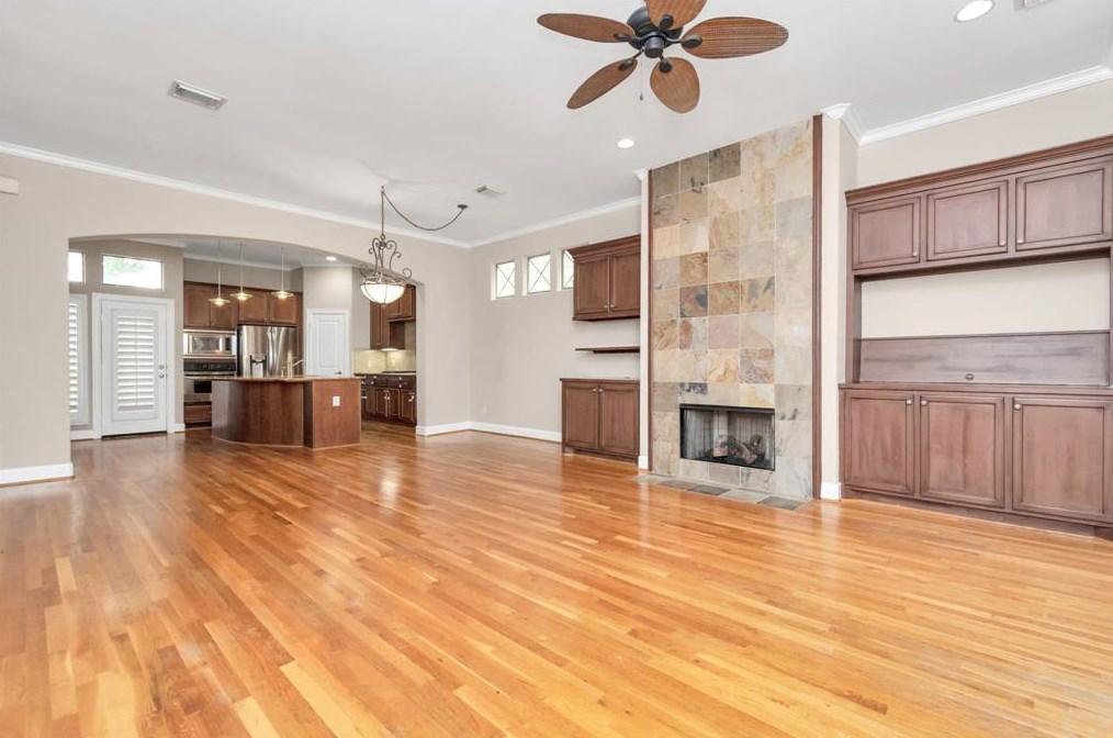 584 Bomar St, Houston TX  77006-1407 exterior