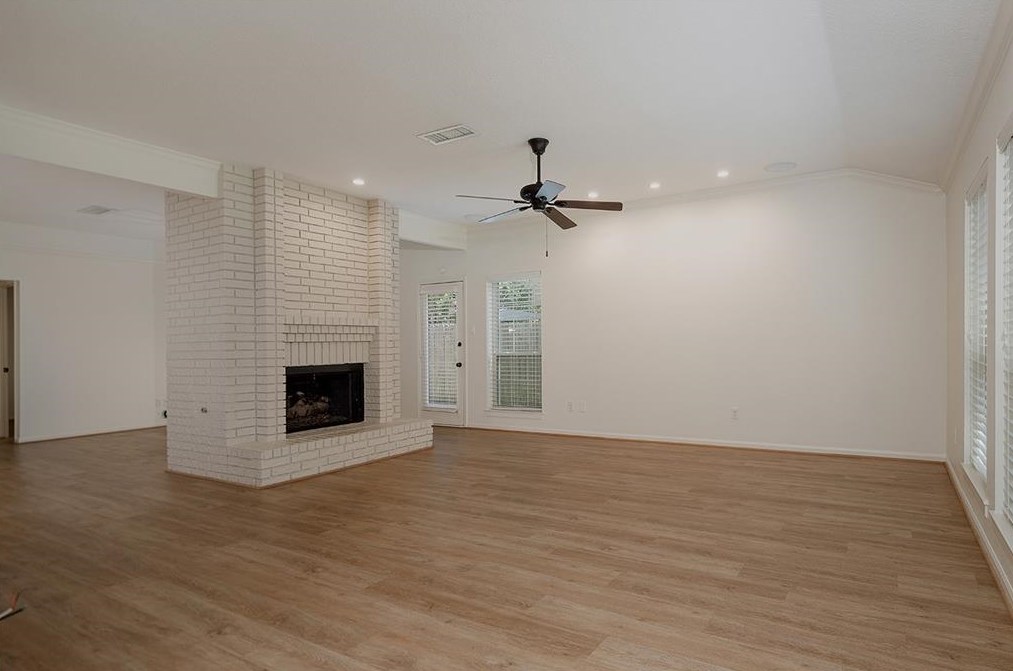 7 Village Knoll Pl, Spring TX  77381-4419 exterior