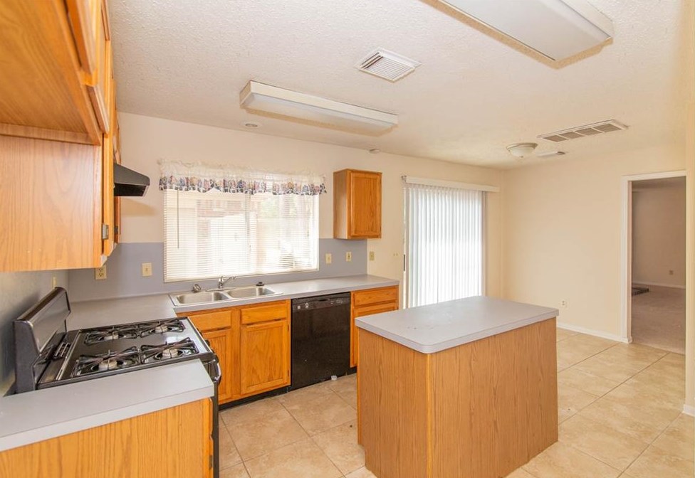 9219 Southleigh Dr, Spring TX  77379-8628 exterior