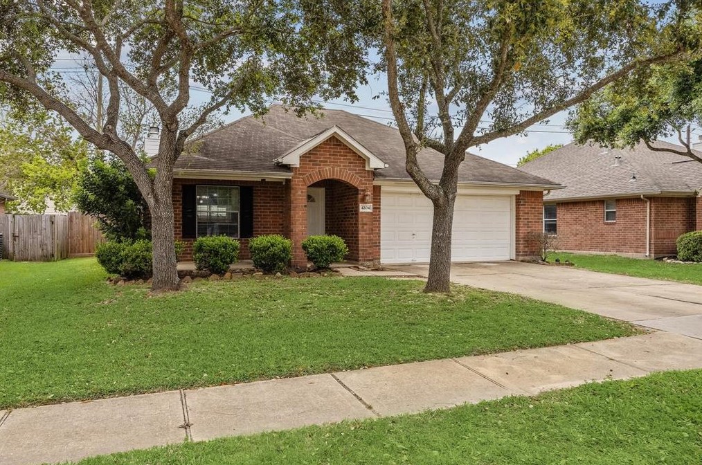 4204 Cleburne Dr, Pearland, TX 77584