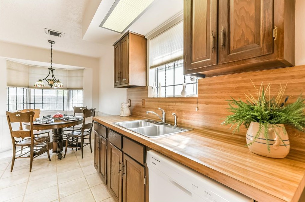 11227 Sagepark Ln, Houston TX  77089-4518 exterior