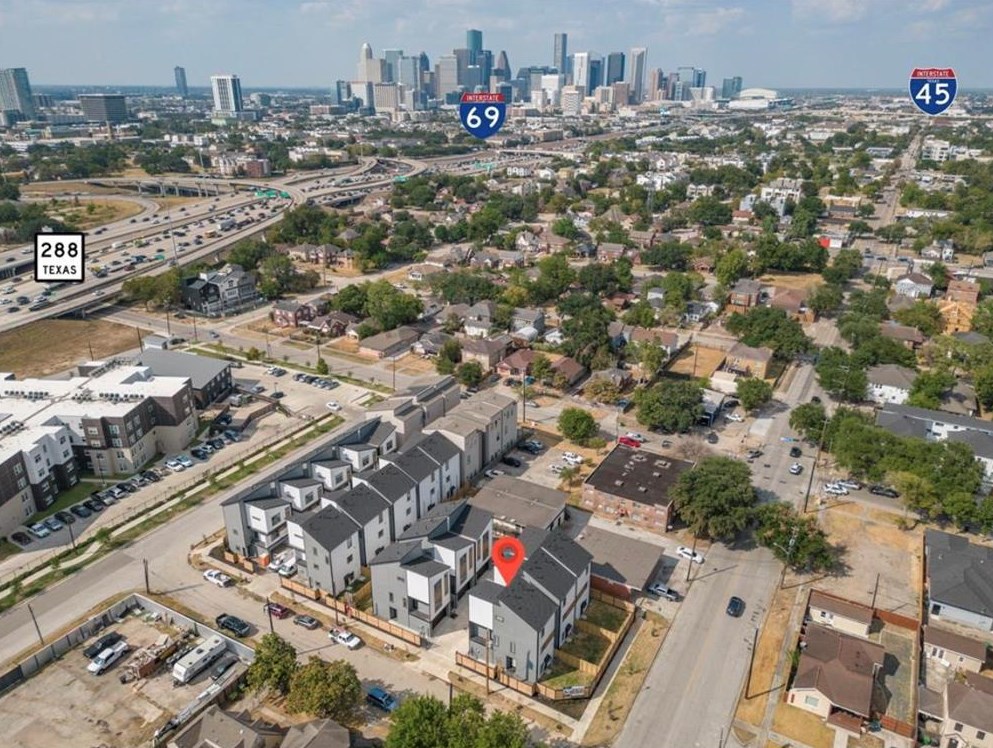2331 Eagle St, Houston TX  77004-5207 exterior