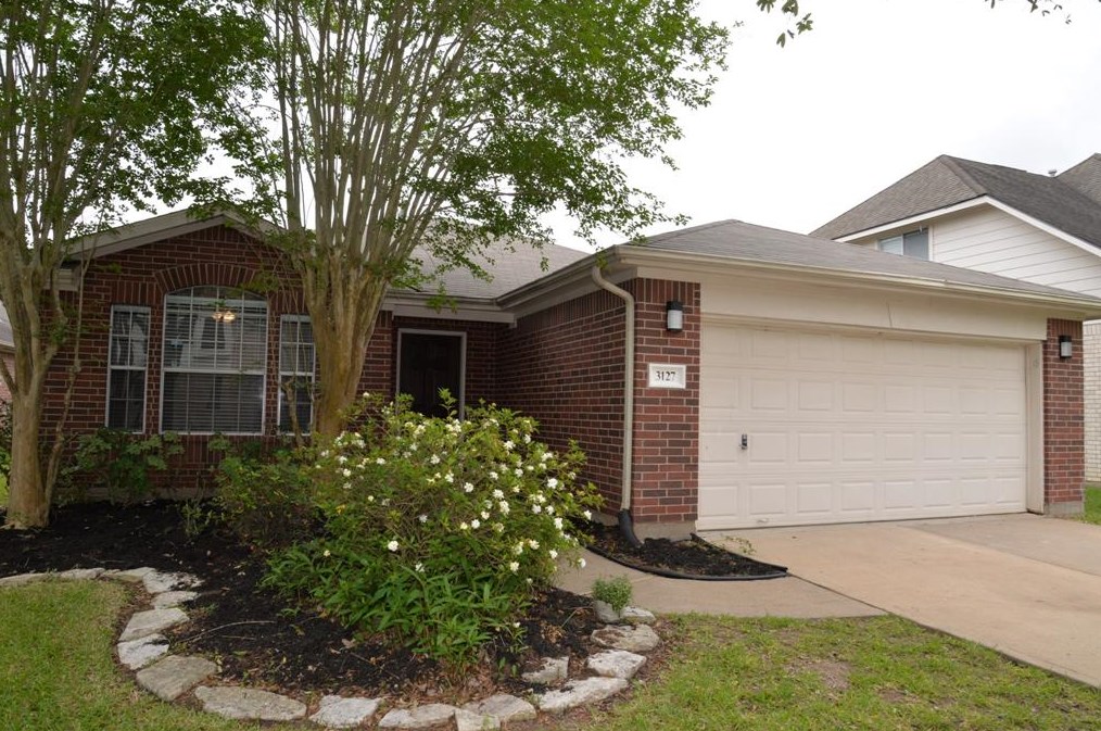 3127 Oakwood Run Dr, Sugar Land, TX 77498-7396