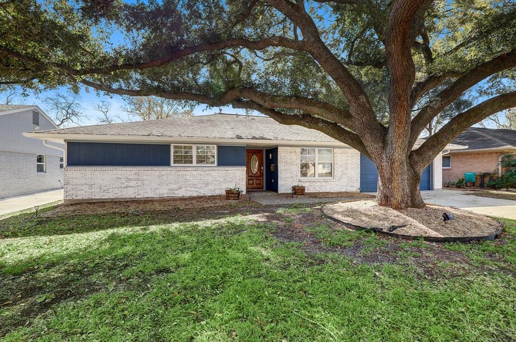 5719 Cerritos Dr, Houston, TX 77035