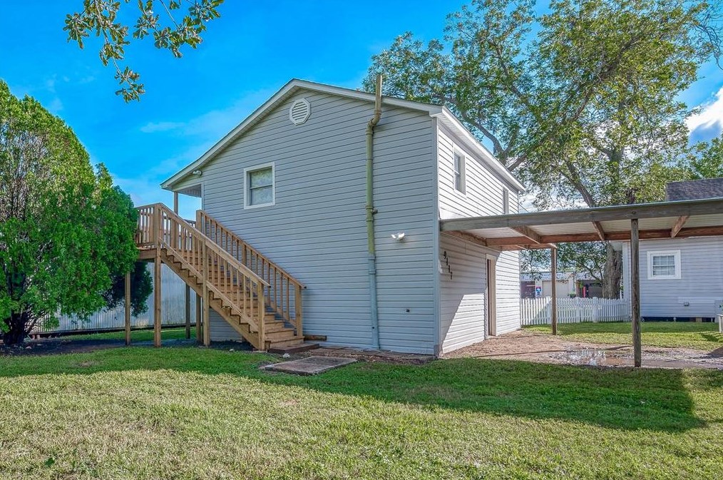9117 Main St, Needville, TX 77461
