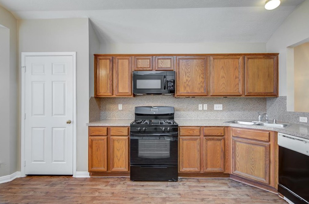 9907 Buena Park Ct, Houston, TX 77089-2478