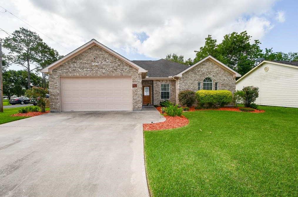 712 Trochta St, Jones Creek, TX 77437-3628