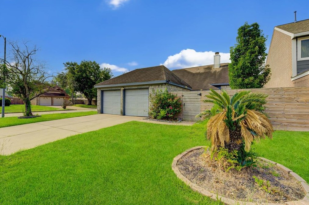 3603 Storm Creek Dr, Houston, TX 77088