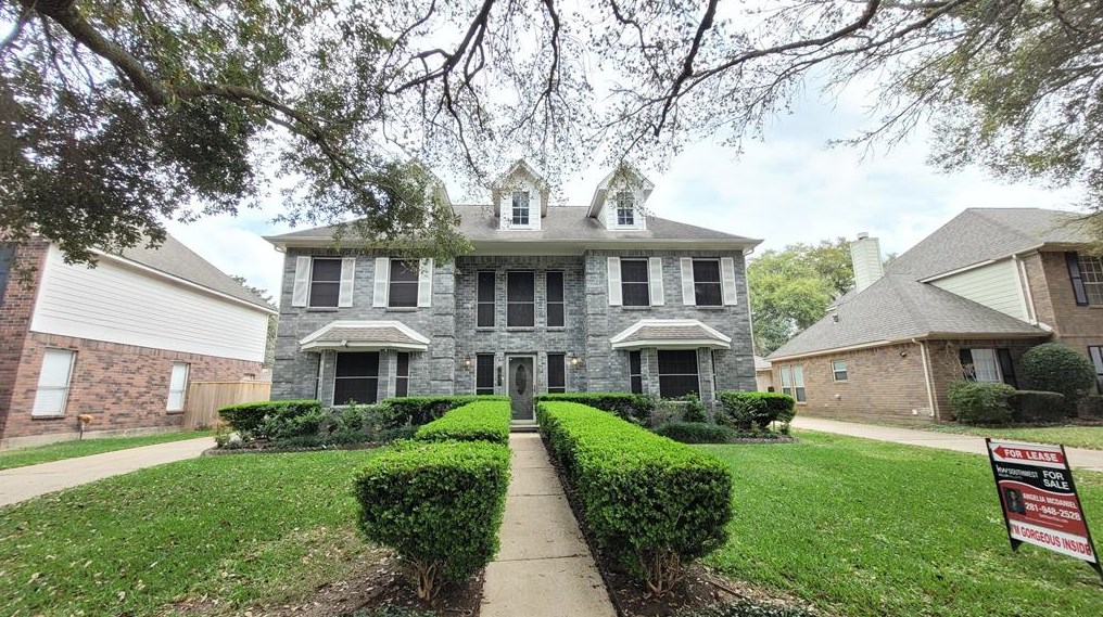 1827 Cheyenne River Cir, Sugar Land, TX 77478