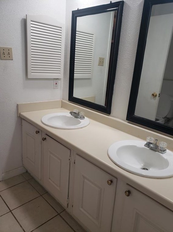 12824 Shannon Hills Dr, Houston TX  77099-1244 exterior