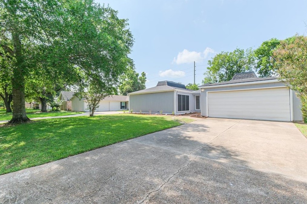 14415 Locke Ln, Houston, TX 77077-5237