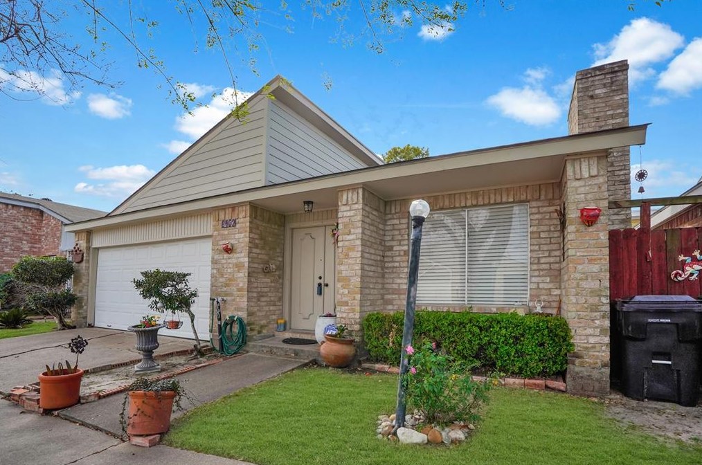6402 Grandvale Dr, Houston TX  77072-1516 exterior