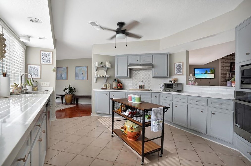6402 Grandvale Dr, Houston TX  77072-1516 exterior