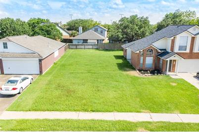 105 Cacao Street, Lake Jackson, TX 77566 - Photo 1