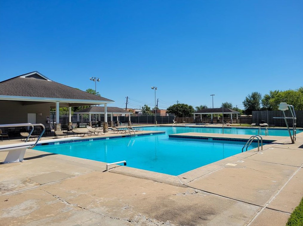 11813 Southlake Dr, Houston TX  77077-6762 exterior