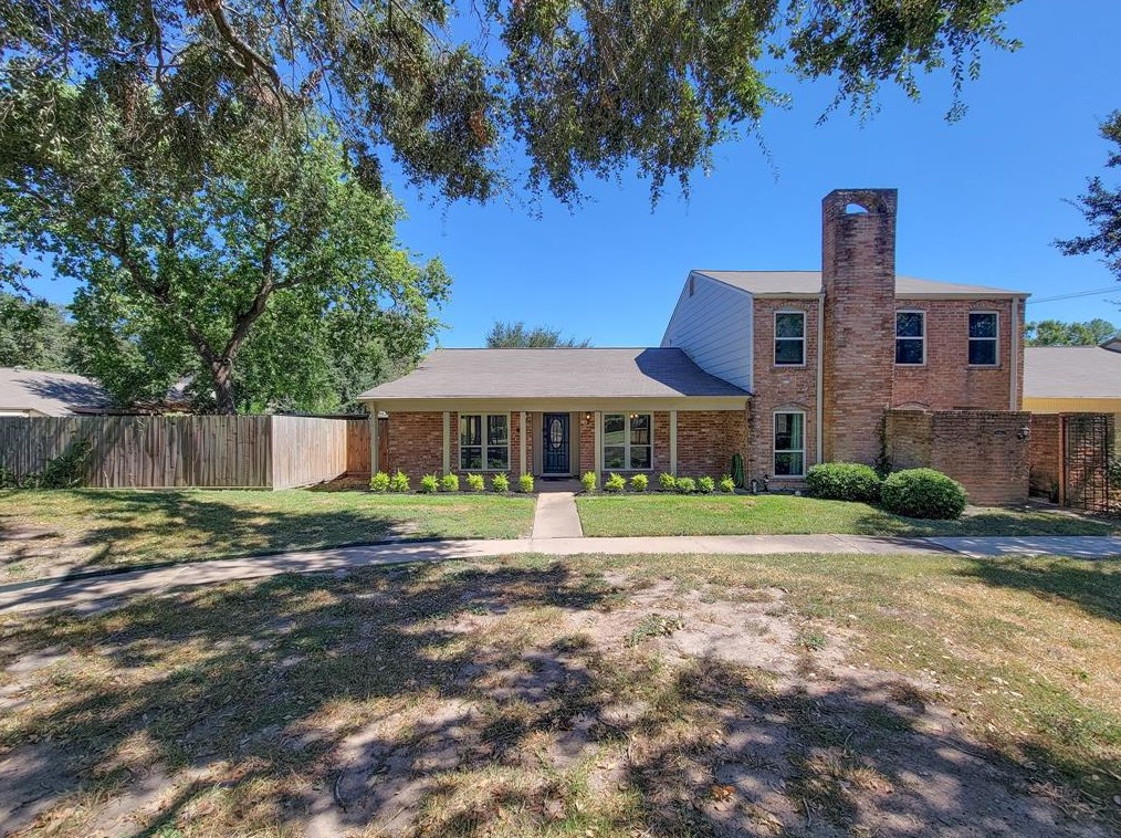 11813 Southlake Dr, Houston TX  77077-6509 exterior
