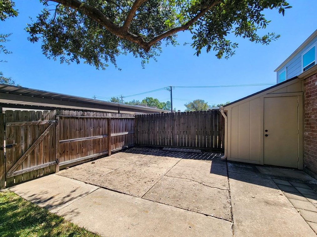 11813 Southlake Dr, Houston TX  77077-6762 exterior