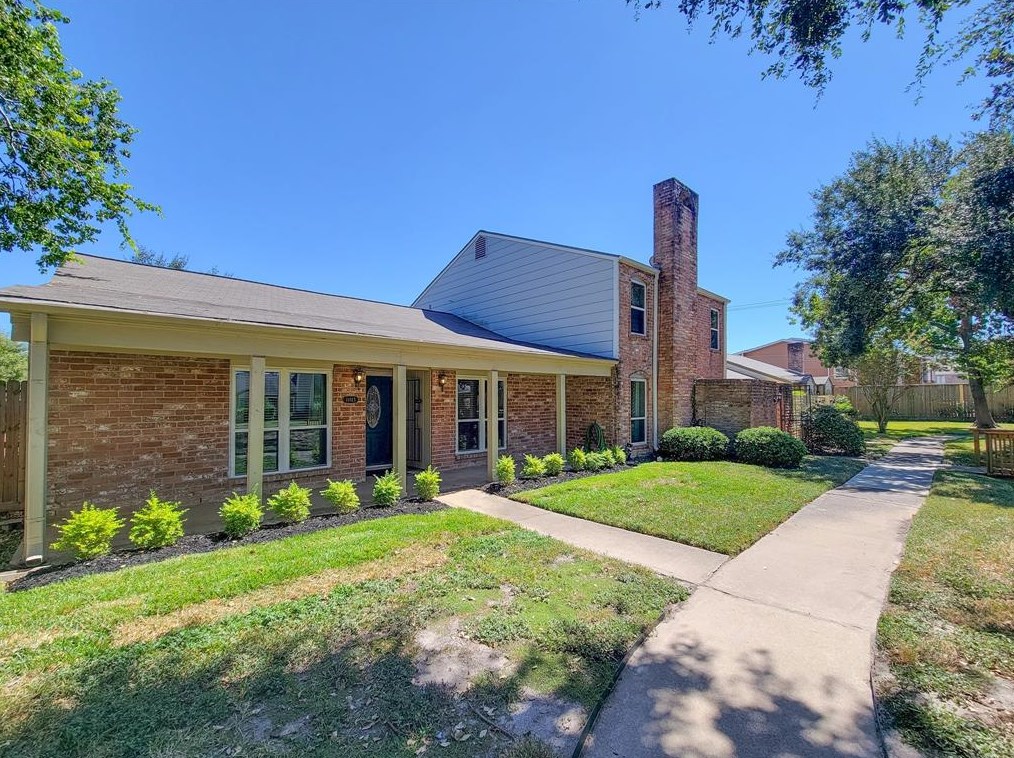 11813 Southlake Dr, Houston TX  77077-6762 exterior