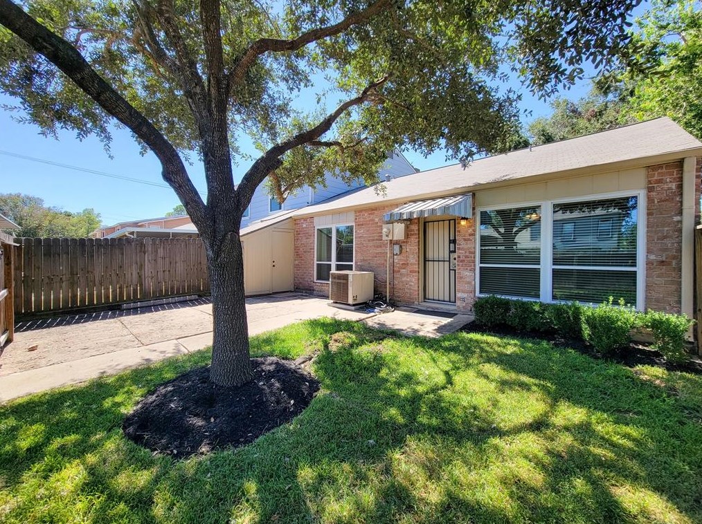 11813 Southlake Dr, Houston TX  77077-6762 exterior
