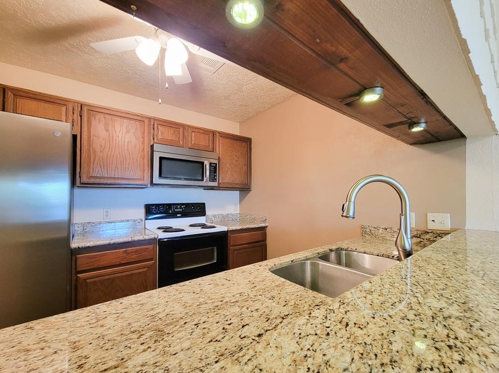 11813 Southlake Dr, Houston TX  77077-6762 exterior