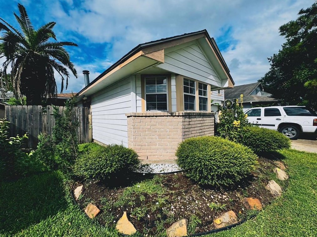 15223 Bedford Glen Dr, Channelview, TX 77530
