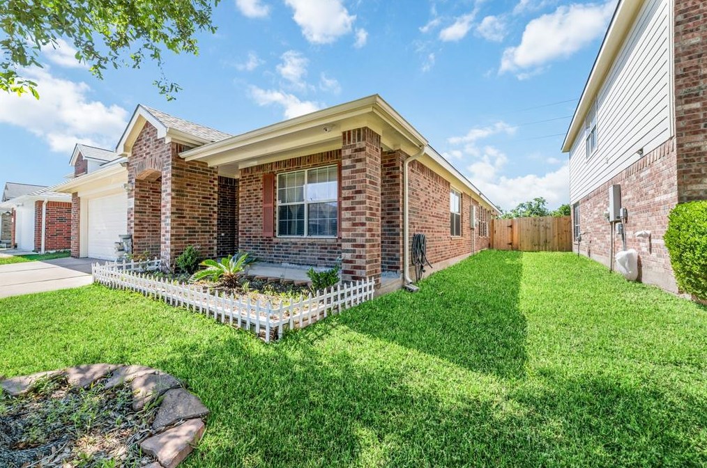 16703 Great Oaks Hollow Dr, Houston, TX 77083-1641