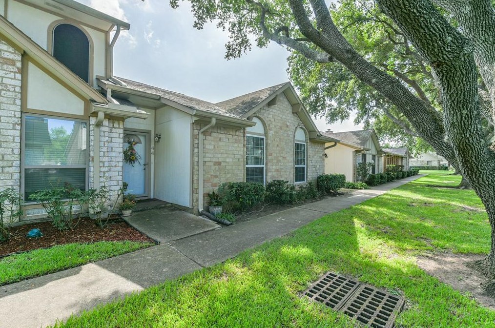 44 Brighton Ct, Missouri City TX  77459-1912 exterior
