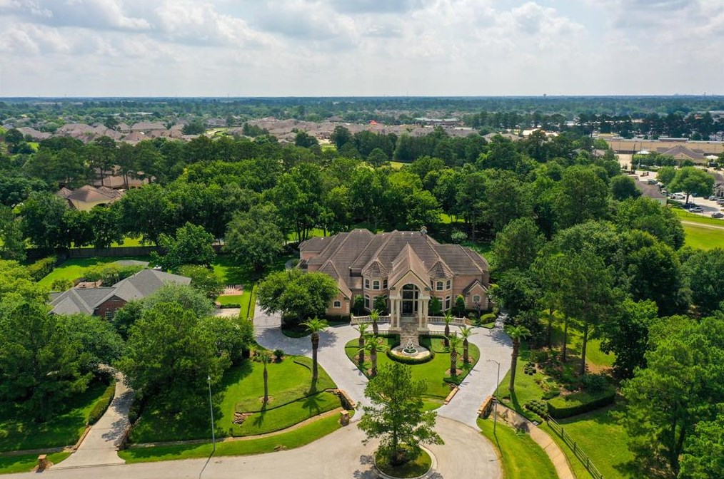 10 Ledbury Park Ln, Spring, TX 77379-3669