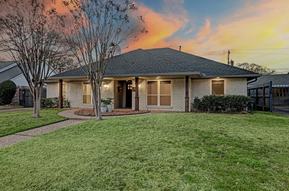 978 Chamboard Ln, Houston TX  77018-3200 exterior