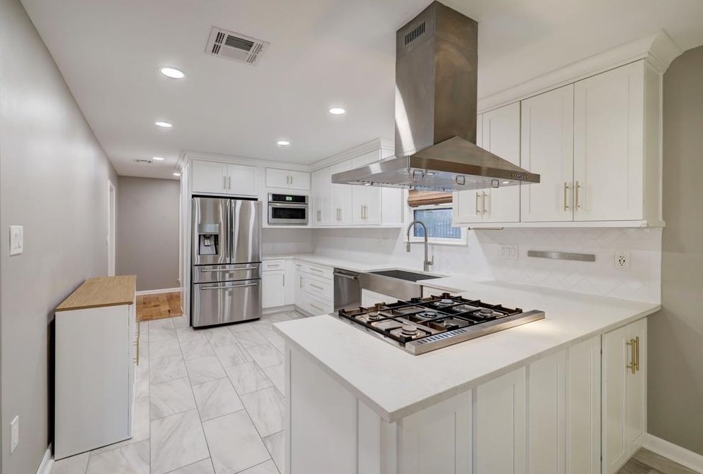 978 Chamboard Ln, Houston TX  77018-3200 exterior