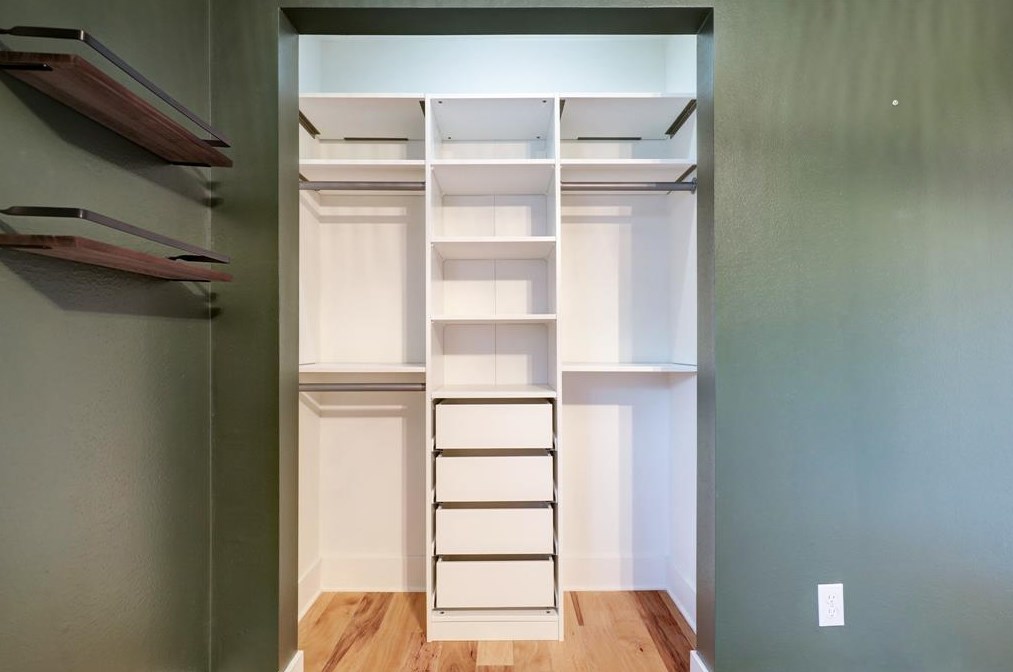 978 Chamboard Ln, Houston TX  77018-3200 exterior