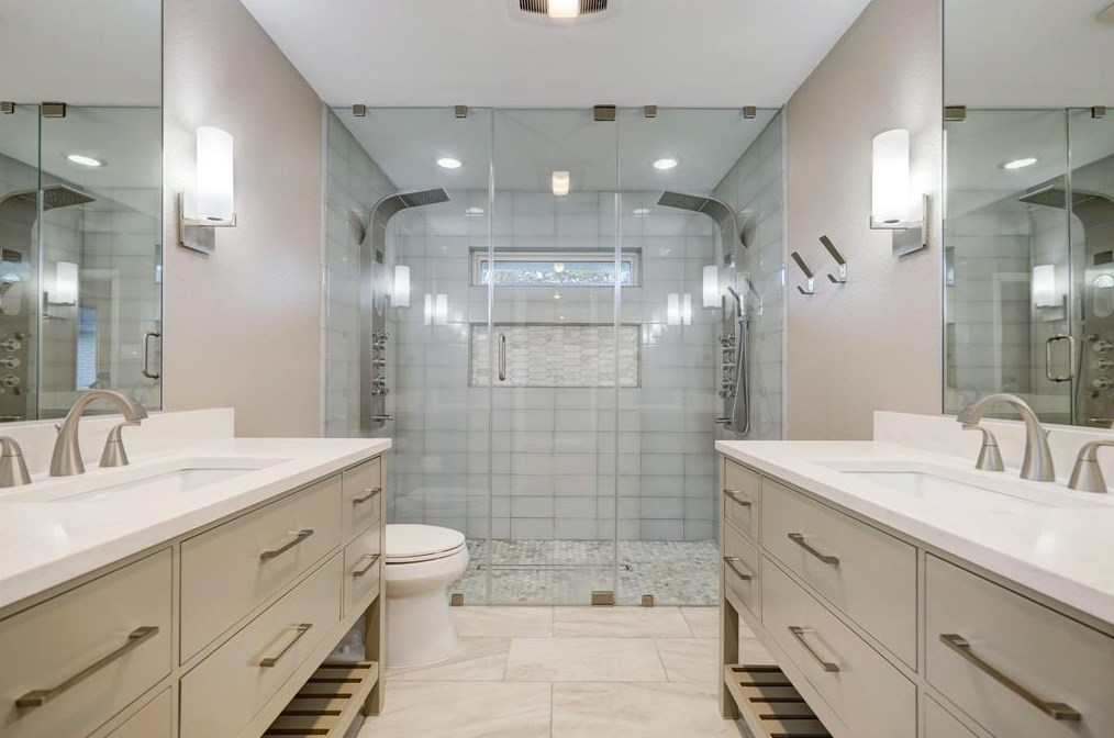 978 Chamboard Ln, Houston TX  77018-3200 exterior