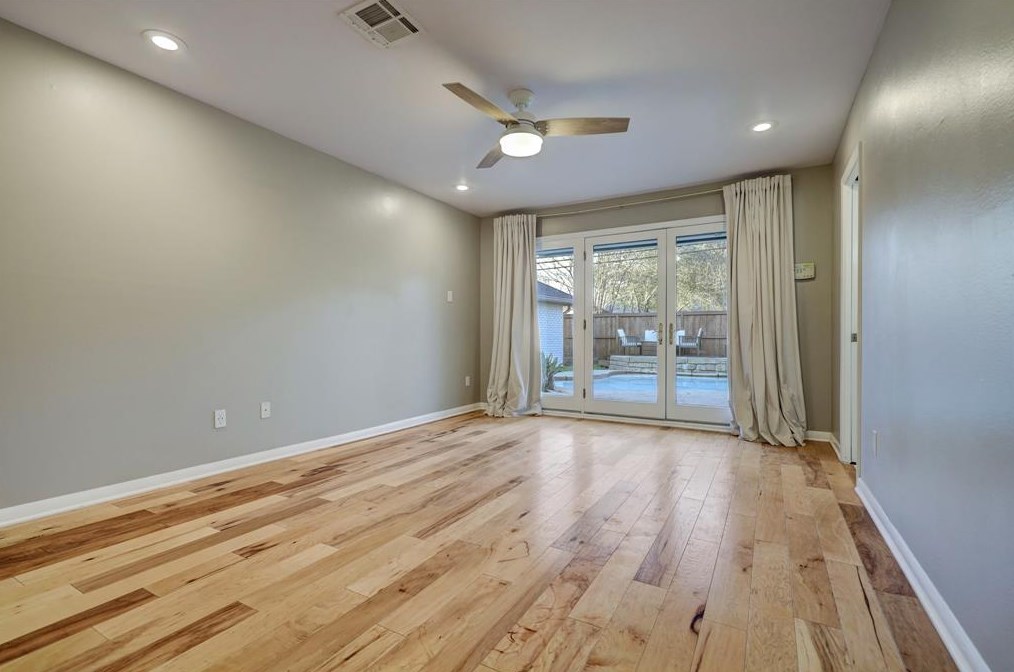 978 Chamboard Ln, Houston TX  77018-3200 exterior