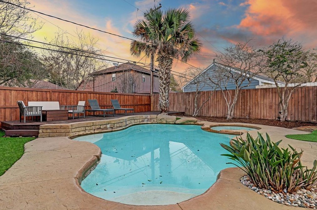 978 Chamboard Ln, Houston TX  77018-3200 exterior
