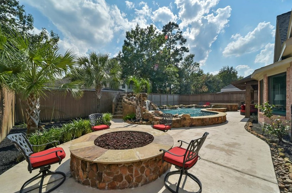 2111 Misty River Trl, Humble TX  77345-2147 exterior