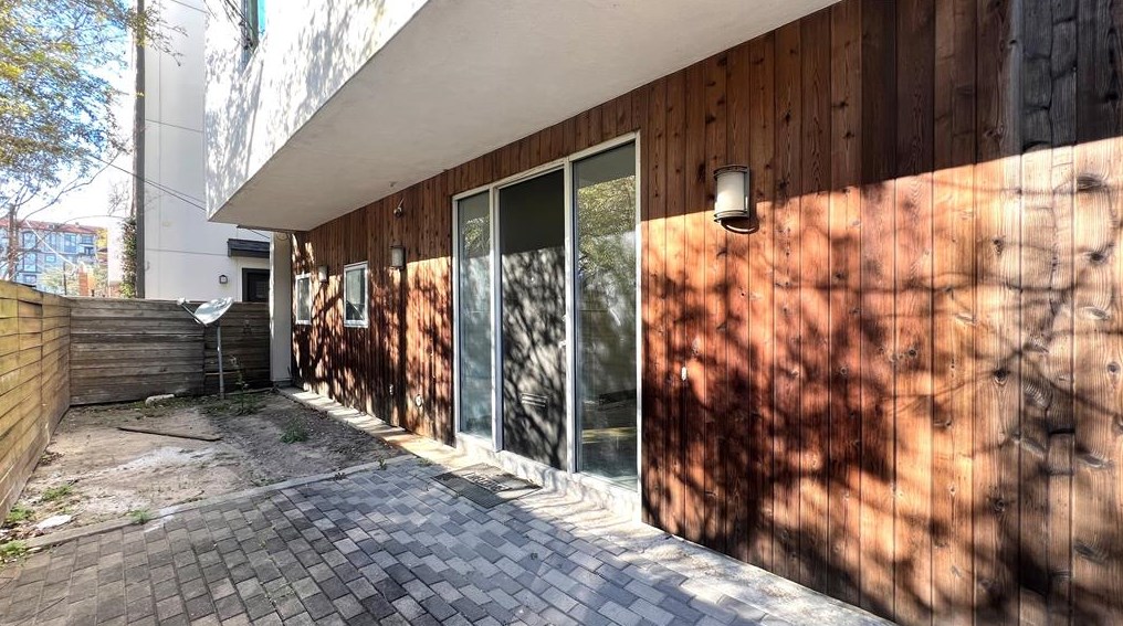 3910 Austin St, Houston, TX 77004