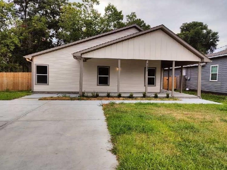 7727 Virgil St, Houston, TX 77088-7106