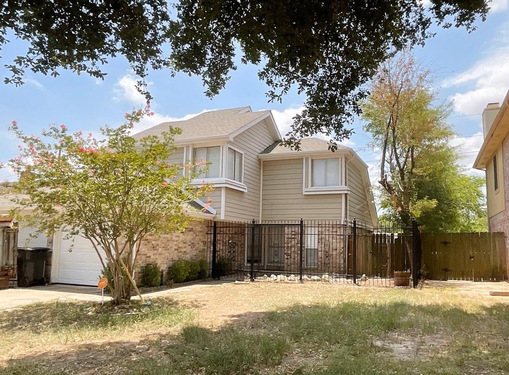 3643 Storm Creek Dr, Houston, TX 77088