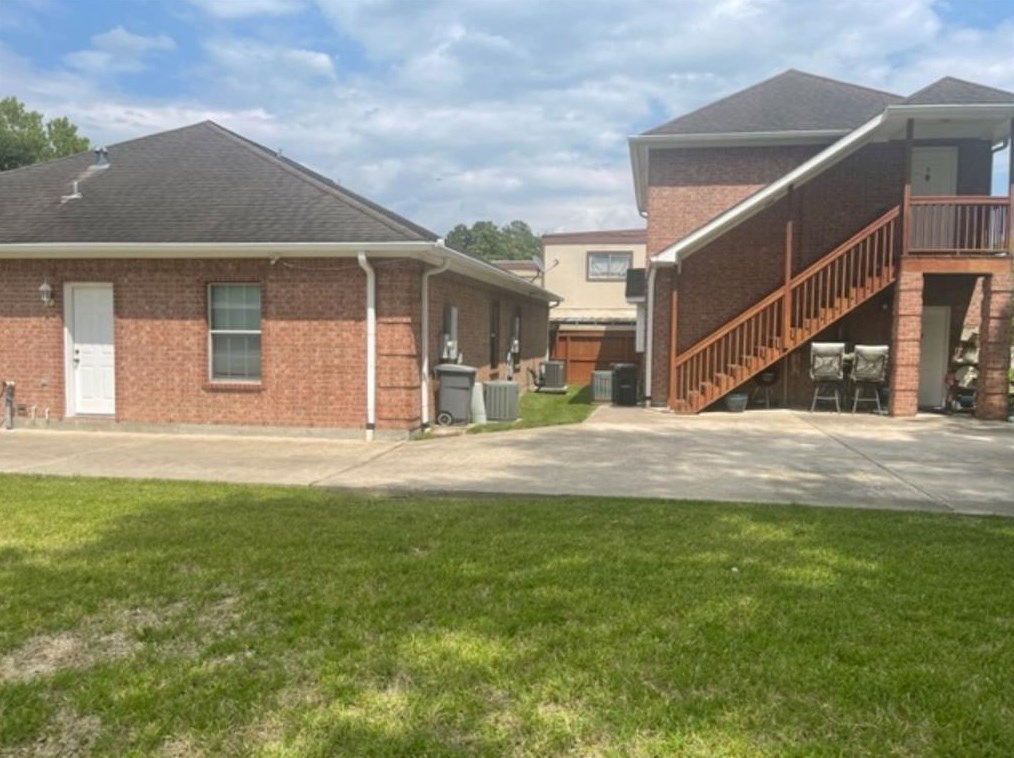 702 Staitti St #d, Humble, TX 77338