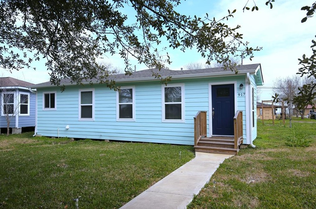 917 S Iowa St, Morgans Point, TX 77571