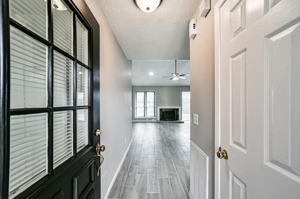 1613 Brook Meadow Dr, Morgans Point TX  77571-8604 exterior