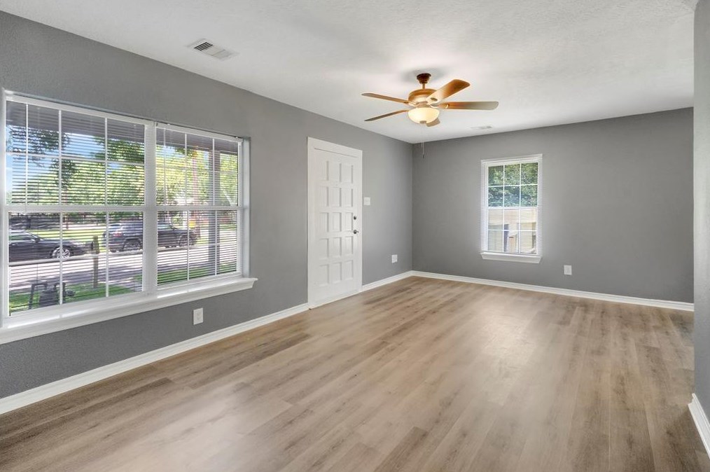 218 Hafer St, Baytown, TX 77520