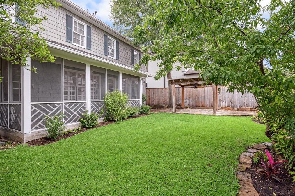 4033 Coleridge St, Houston TX  77005-2725 exterior