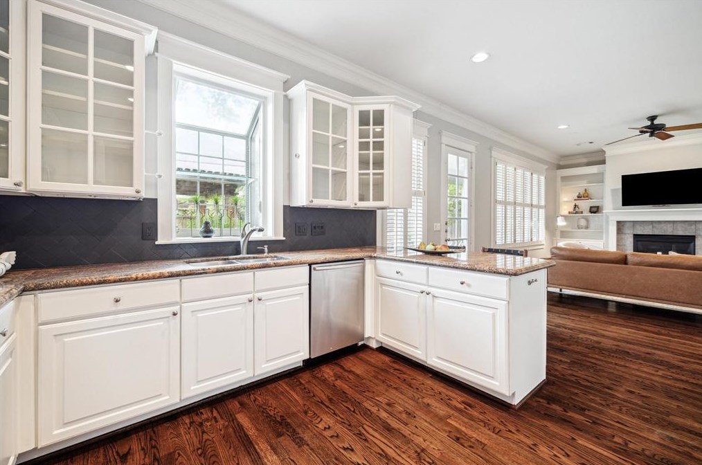 4033 Coleridge St, Houston TX  77005-2725 exterior