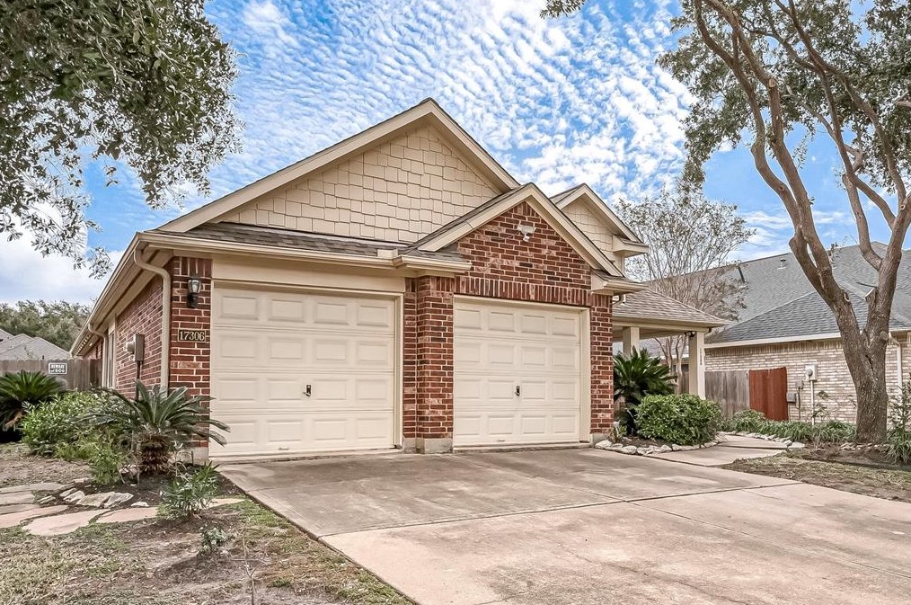 17306 Canyon Knoll Dr, Houston, TX 77095