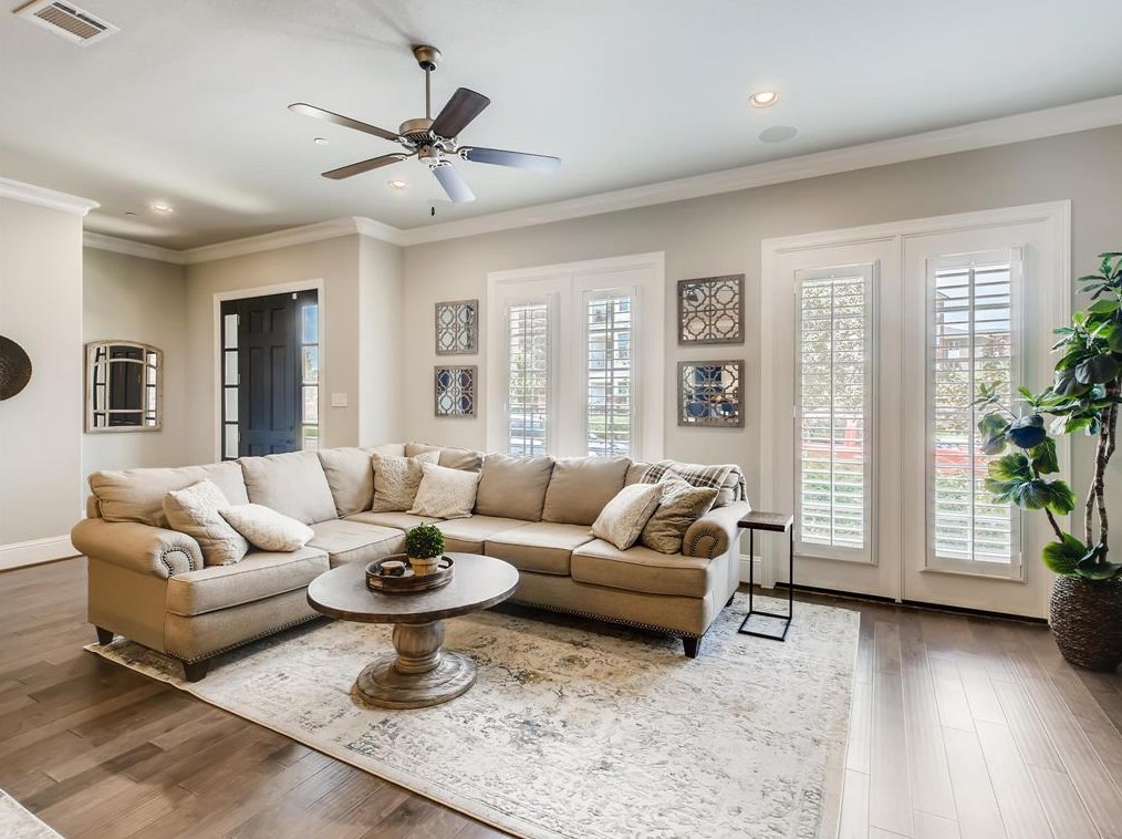 122 Stadium Dr, Sugar Land, TX 77498