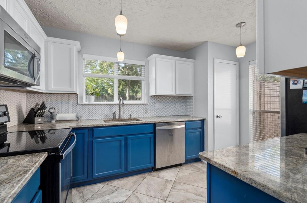 4907 Larksong Ln, Spring TX 77388-3836 exterior